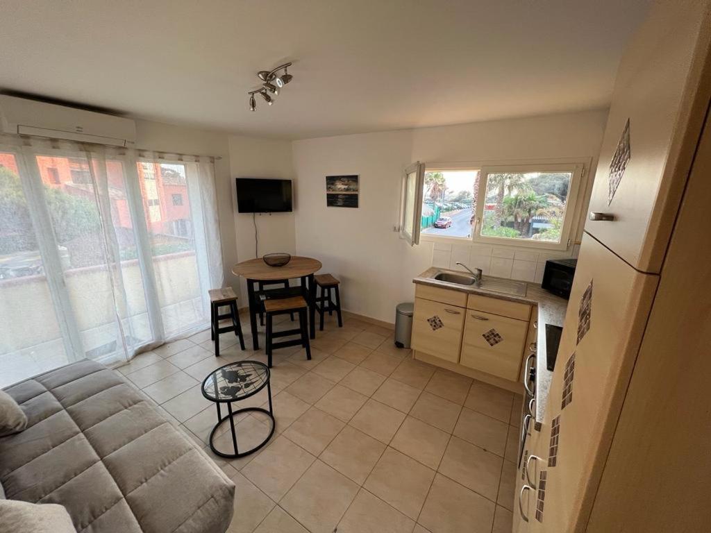 Plein Sud, Bel Appartement 20 Metres De La Plage La Capte Йер Экстерьер фото